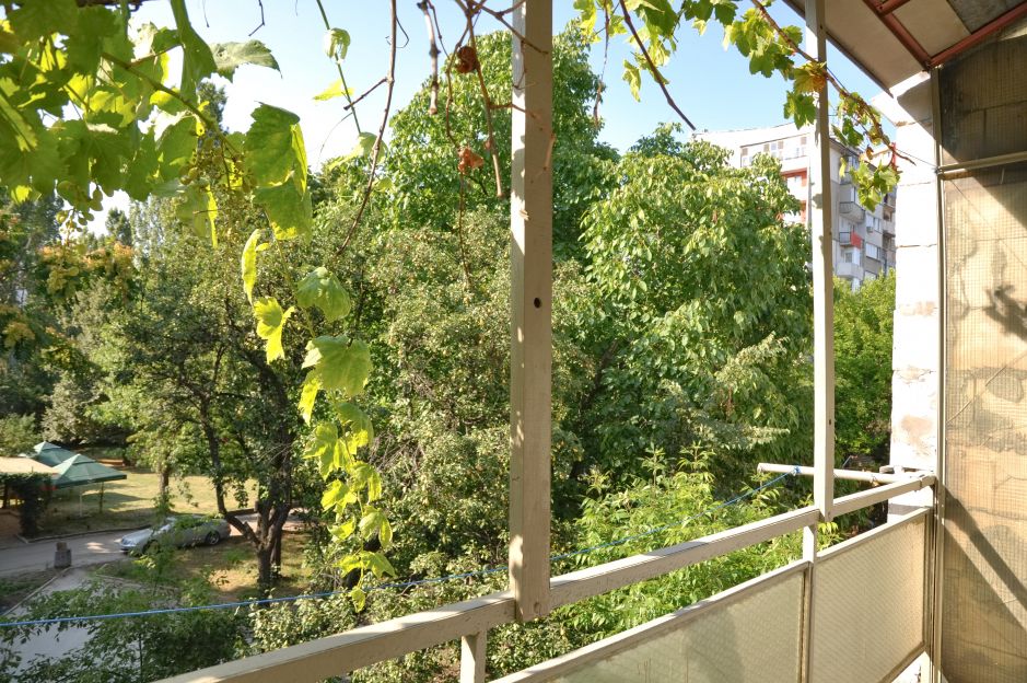 Отдава под наем 1-стаен обзаведен апартамент в сърцето на кв. "Изток"Изток
