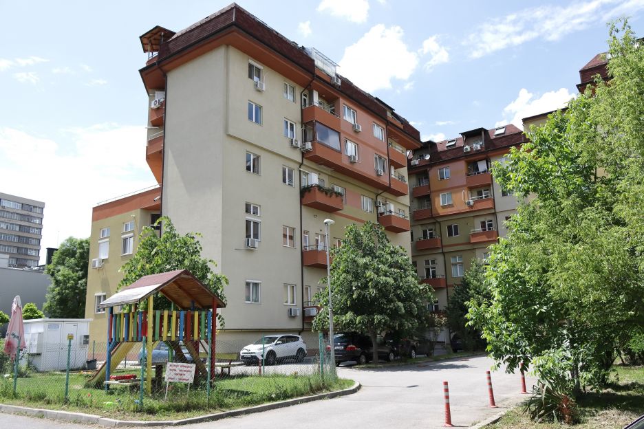 2-стаен апартамент със собствено паркомясто в кв. "Овча Купел", ул. "Любляна".Овча купел