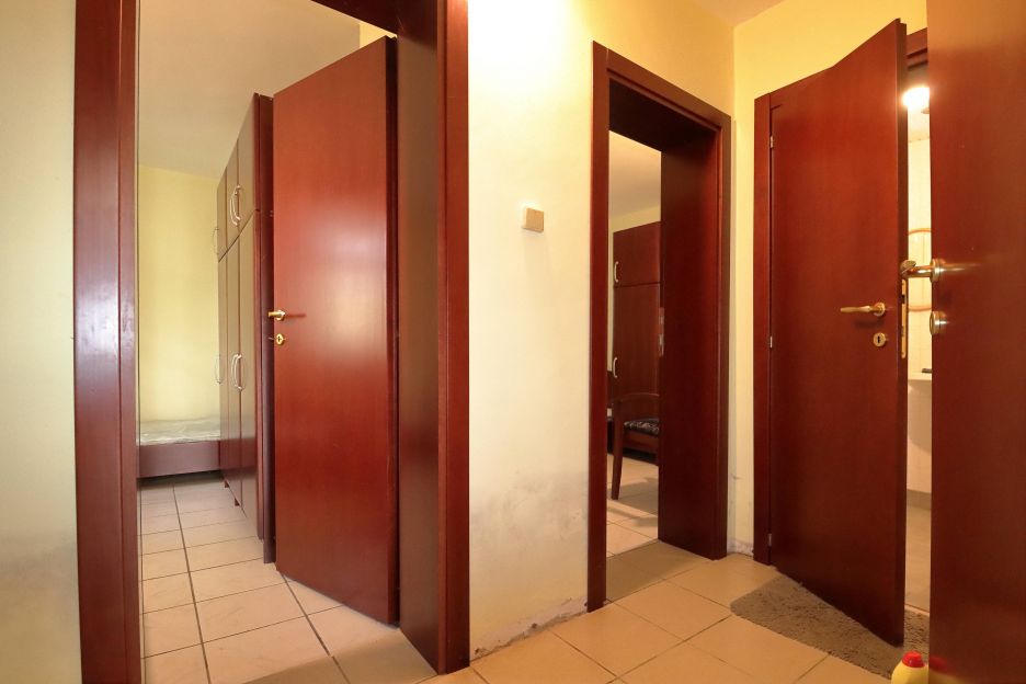 Продава Двуетажна жилищна сграда с РЗП 154 кв.м. и двор 900 кв.м. - Обзор, с. Приселци, Бургаска област.с. Приселци